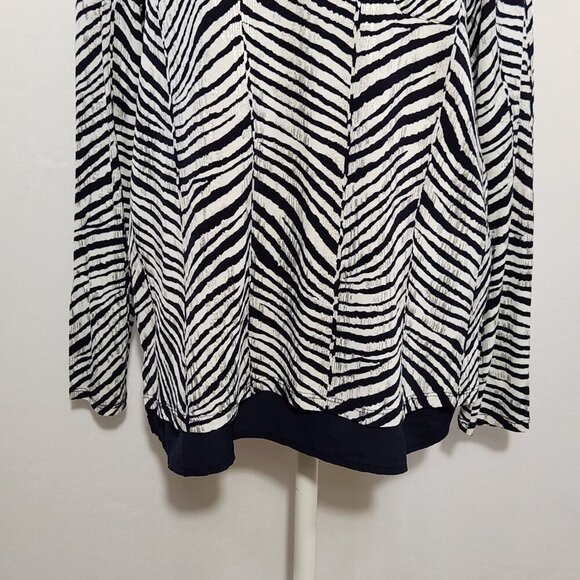 Chico's Women's Size 1/8-10 Black & White Zebra Stripe Long Sleeve Layered Top - Picture 3 of 15
